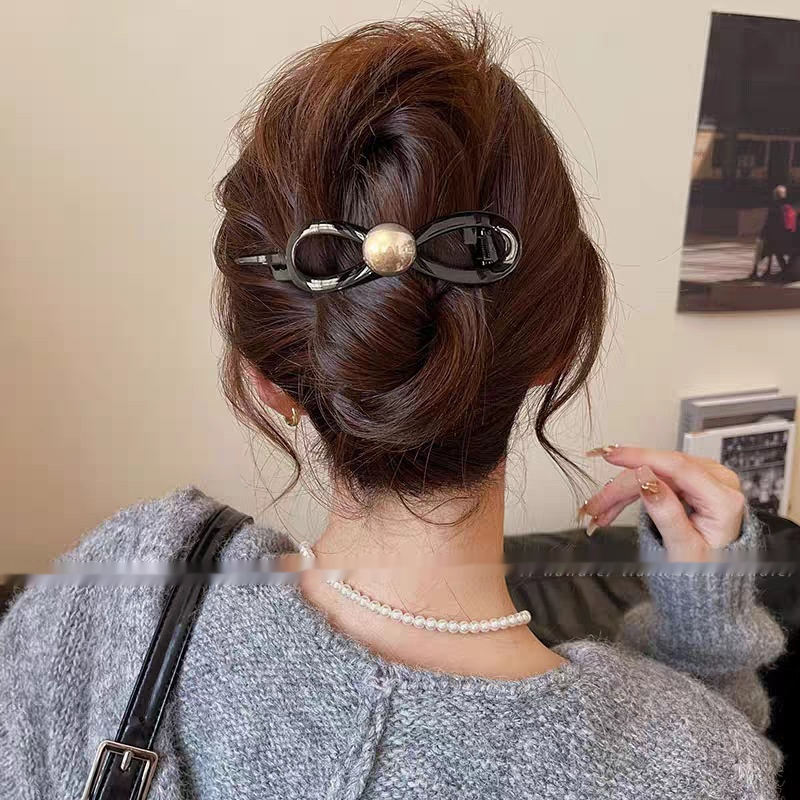 Hair Clip For The Back Of The Head A Subtly Luxurious