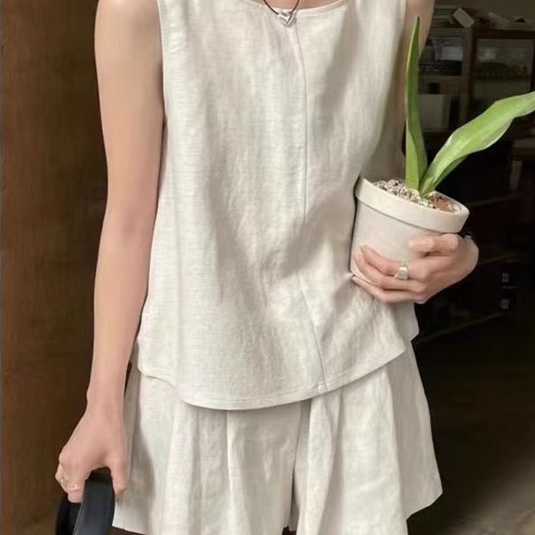 Sleeveless Tank Top And Wide-leg Shorts Two-piece Set That Flatters The Figure