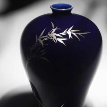 Chinese-style Ceramic Vase For Decorating A Study