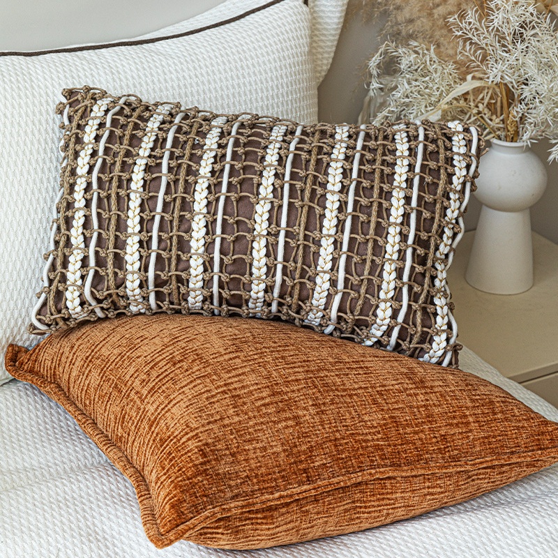 Vintage-style Soft Furnishings For Cream-colored Interiors A Multi-piece Set Featuring Bed Pillows And A Bed Runner