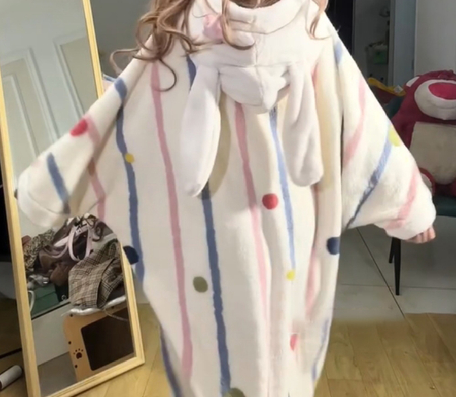 Cute Plus-Size Coral Fleece Pajamas For Women