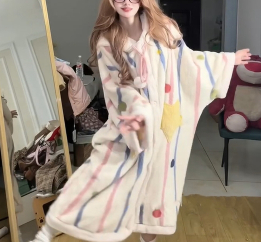 Cute Plus-Size Coral Fleece Pajamas For Women