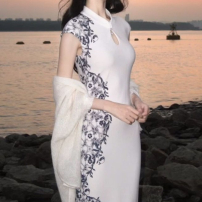 Modern Chinese-Style Slim Fit Cheongsam Dress - Silk Blend Elegant Traditional-Inspired Women's Formal Dress