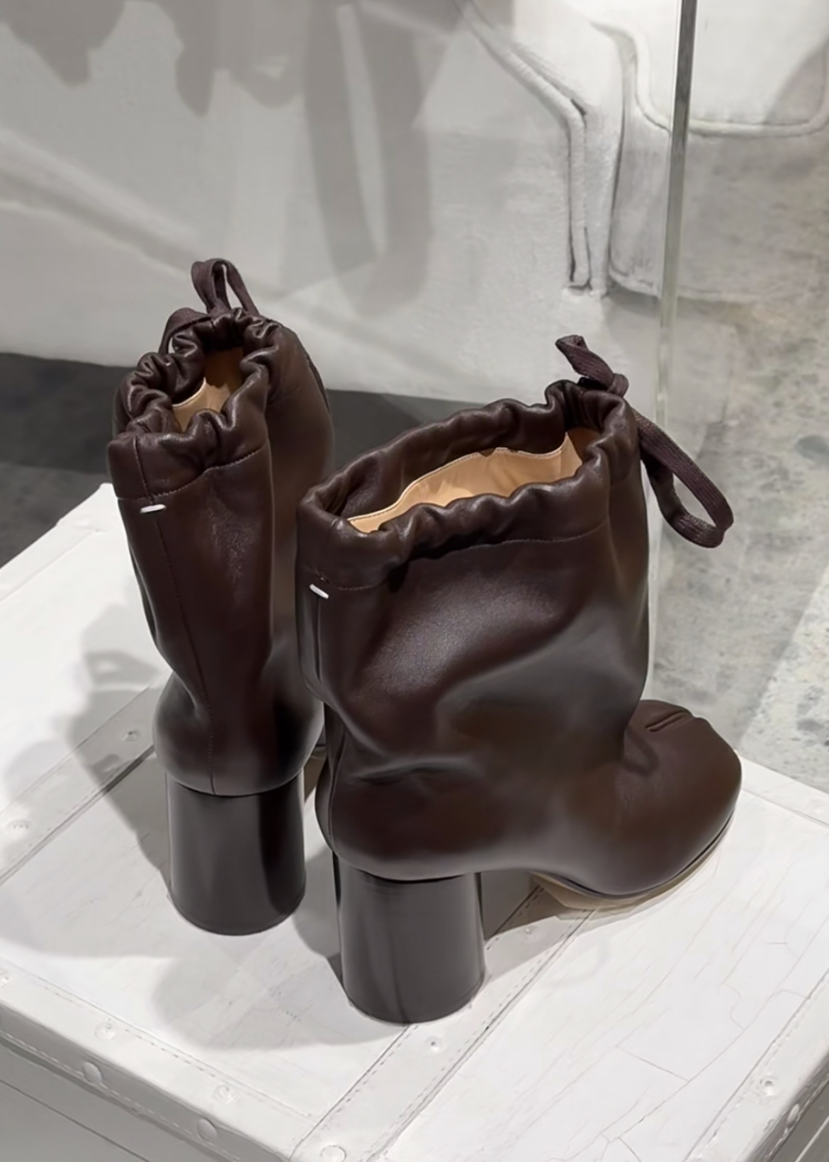 Wide-shaft Lace-up Split-toe Womens Leather Shoes