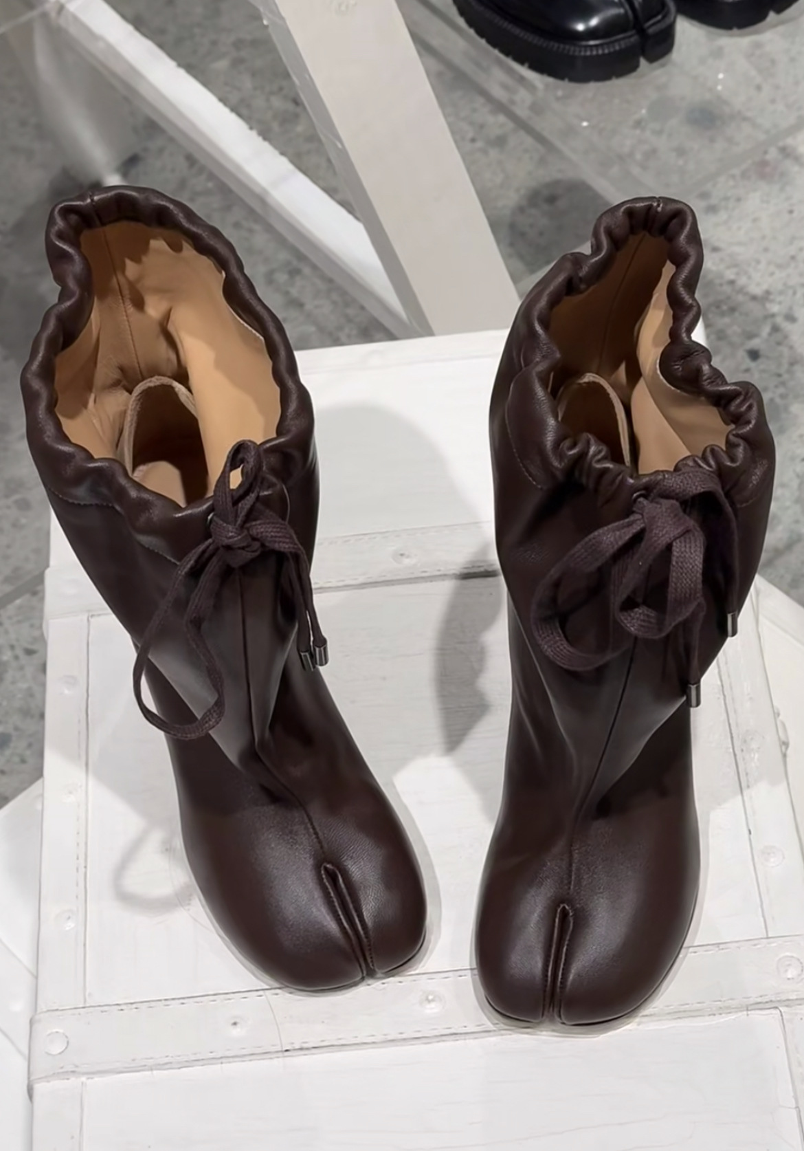 Wide-shaft Lace-up Split-toe Womens Leather Shoes