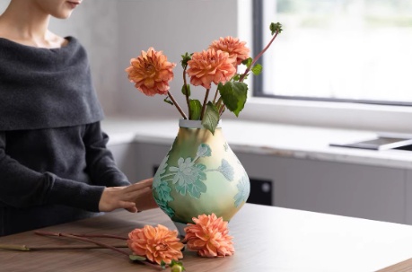 Ge Lei Vintage Spring Chamomile Peony Hand-Carved Relief Vase Ornament