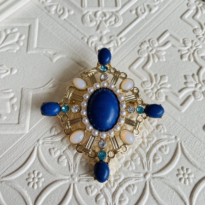 Vintage Antique-style Opulent Baroque Royal Crown Brooch For Mens And Womens Suits