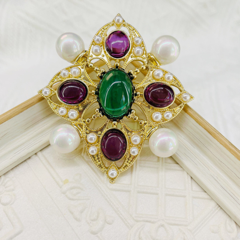 Vintage Antique-style Opulent Baroque Royal Crown Brooch For Mens And Womens Suits