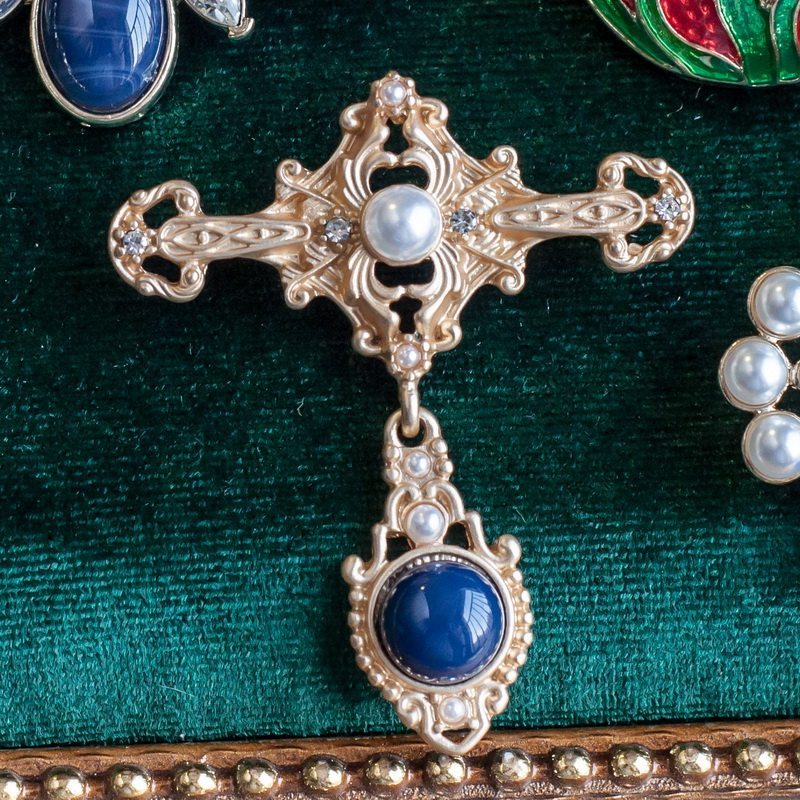 Vintage Antique-style Opulent Baroque Royal Crown Brooch For Mens And Womens Suits