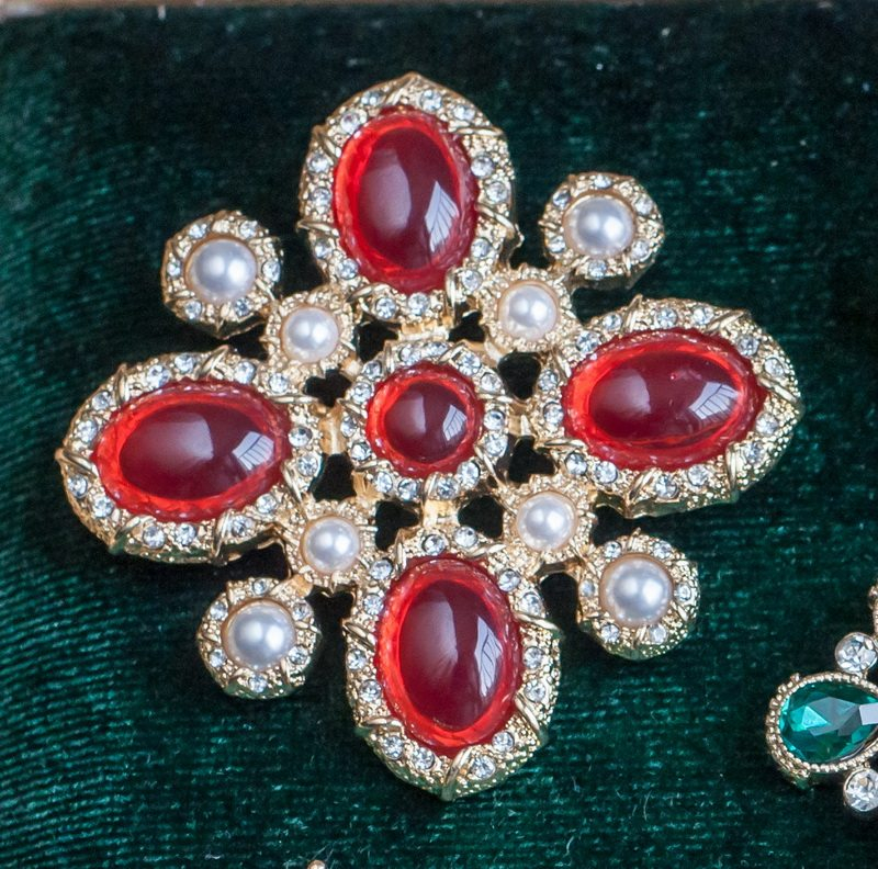 Vintage Antique-style Opulent Baroque Royal Crown Brooch For Mens And Womens Suits