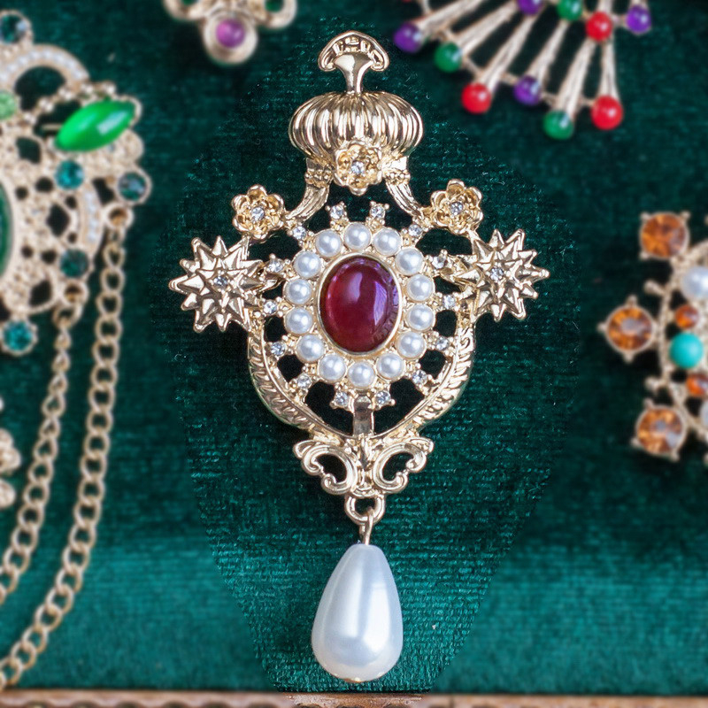 Vintage Antique-style Opulent Baroque Royal Crown Brooch For Mens And Womens Suits