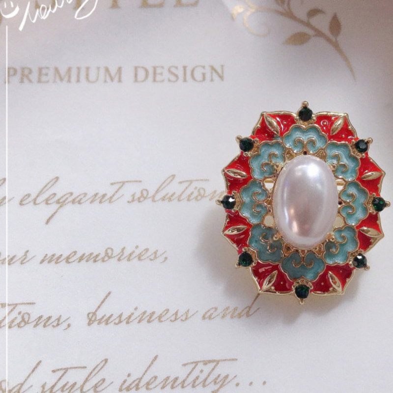 Vintage Antique-style Opulent Baroque Royal Crown Brooch For Mens And Womens Suits