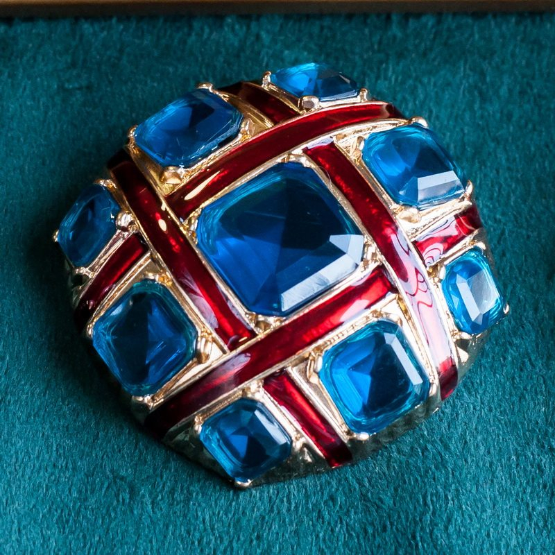 Vintage Antique-style Opulent Baroque Royal Crown Brooch For Mens And Womens Suits