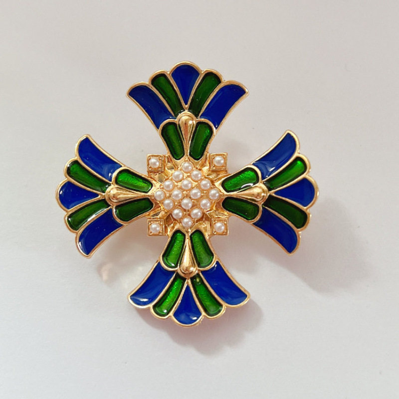 Vintage Antique-style Opulent Baroque Royal Crown Brooch For Mens And Womens Suits