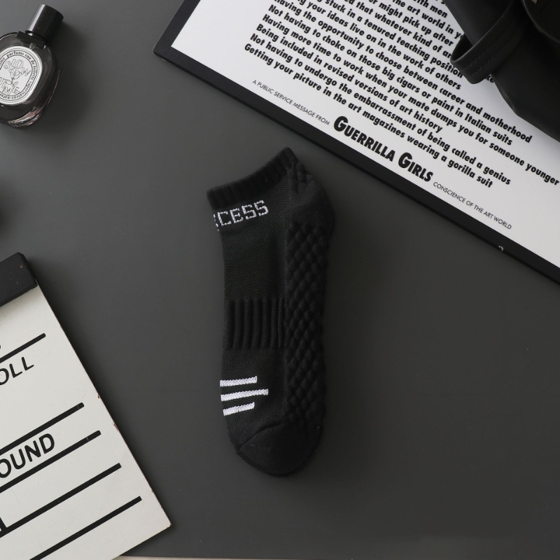 Sports Socks With A Towel-like Sole For Superior Sweat Absorption And Breathability