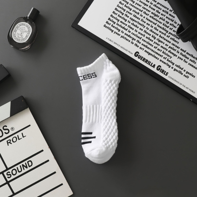 Sports Socks With A Towel-like Sole For Superior Sweat Absorption And Breathability