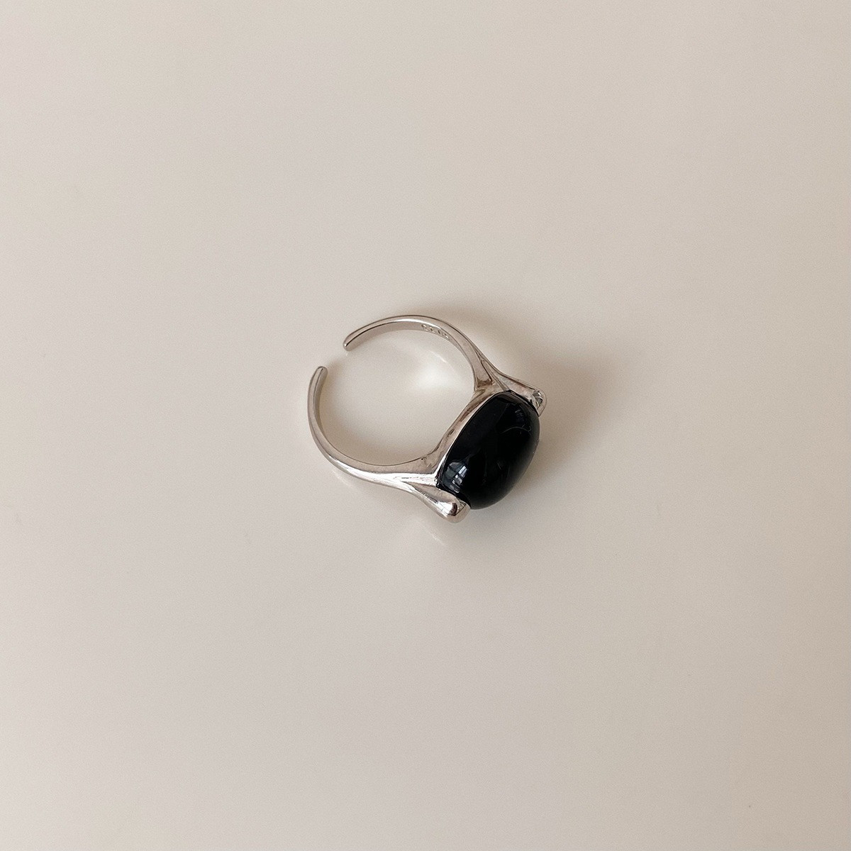 S925 Sterling Silver Agate Ring With A Niche Designer-inspired Look