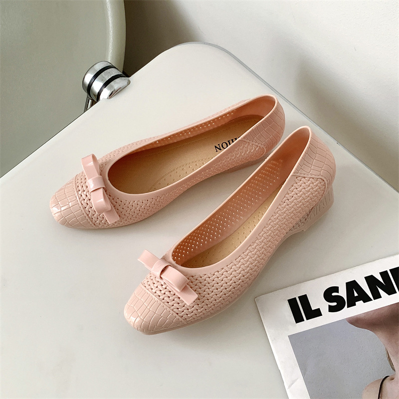 Womens Hollowed-Out Flat Sandals For Beach And Outdoor Wear Suitable For All Seasons