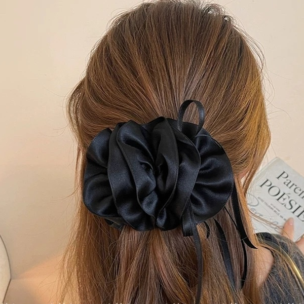 Elegant Sophisticated Bun-style Ponytail Clip For The Back Of The Head