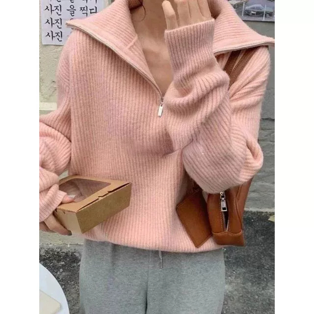 Loose-fitting Womens Knitted Sweater With A Zipper For Outerwear