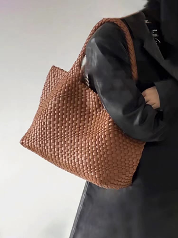 High-end Handwoven High-capacity Stylish Underarm Shoulder Bag