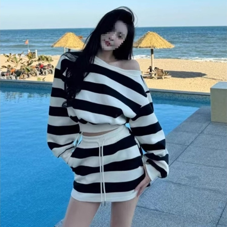 Head-turning, High-end Relaxed-fit Striped Set