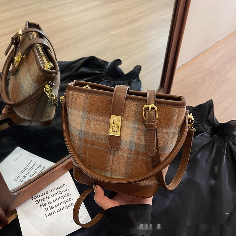 Korean-style Niche Vintage Suede Plaid Tote Bucket Bag
