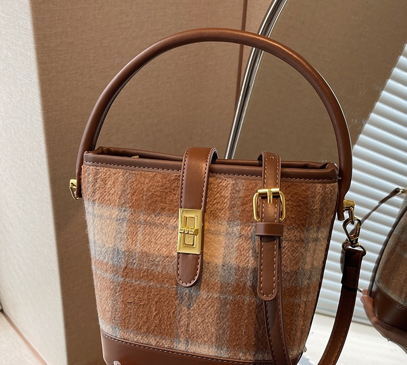 Korean-style Niche Vintage Suede Plaid Tote Bucket Bag