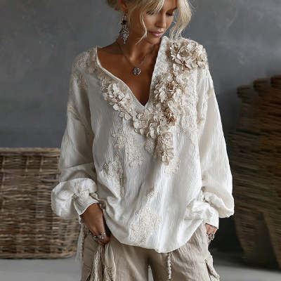 Womens Amazon-style Loose-fit V-neck Top With A Printed Design