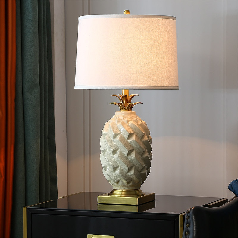 Affordable Luxury American-Style Minimalist Creative Decorative Table Lamp