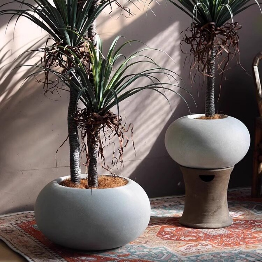 Round Magnesium Clay Flower Pot With Bamboo And Green Plant Decoration