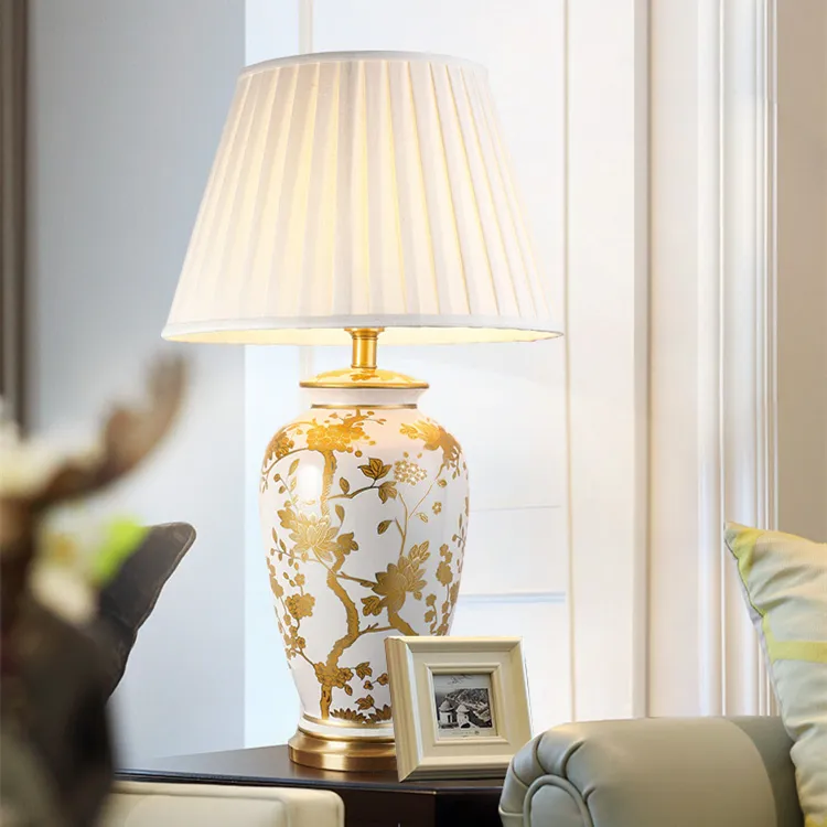 American-style Minimalist Large All-copper Gold-trimmed Ceramic Decorative