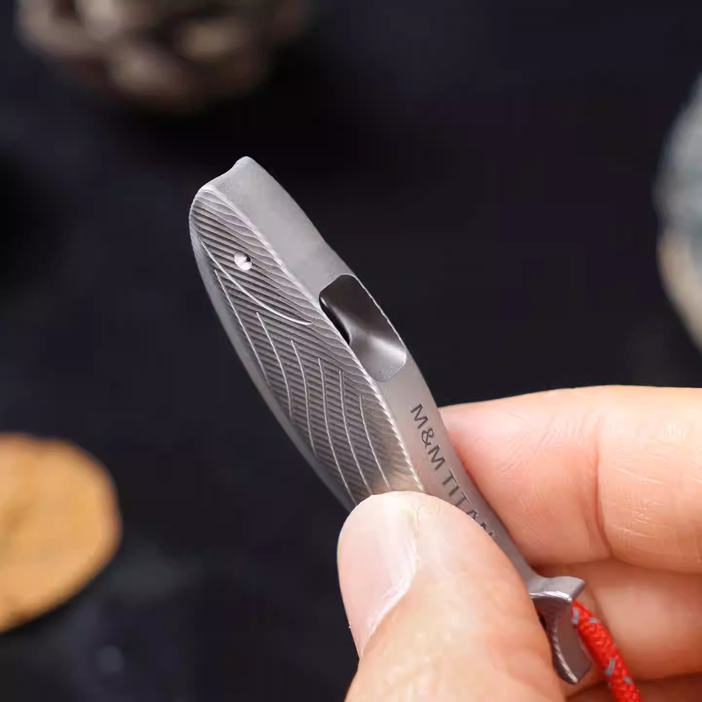 Pure Titanium Portable Outdoor Camping And Hiking Lifesaving High-frequency Whistle