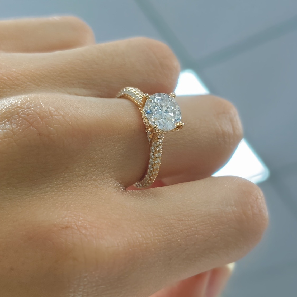 Fashionable Copper-Plated Moissanite Diamond Ring