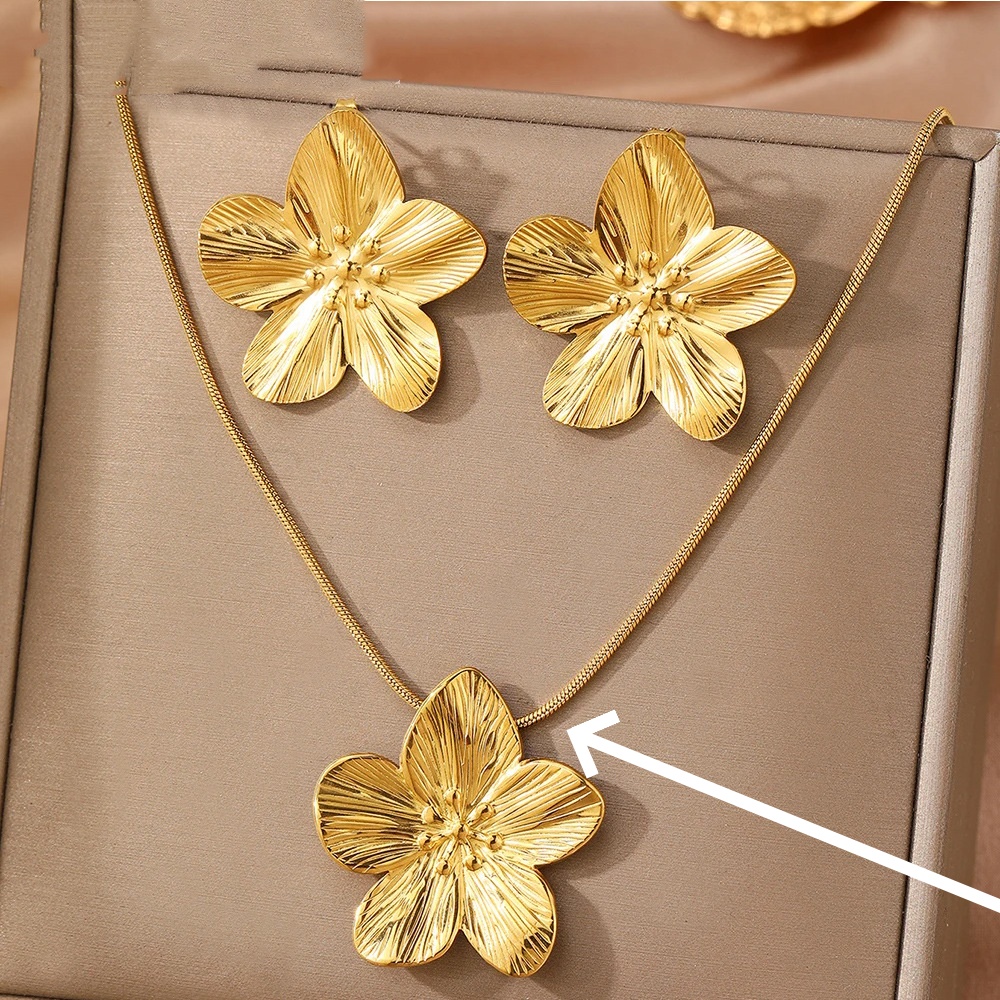 Womens Fashionable 3D Exaggerated Five-Petal Flower Necklace And Earrings