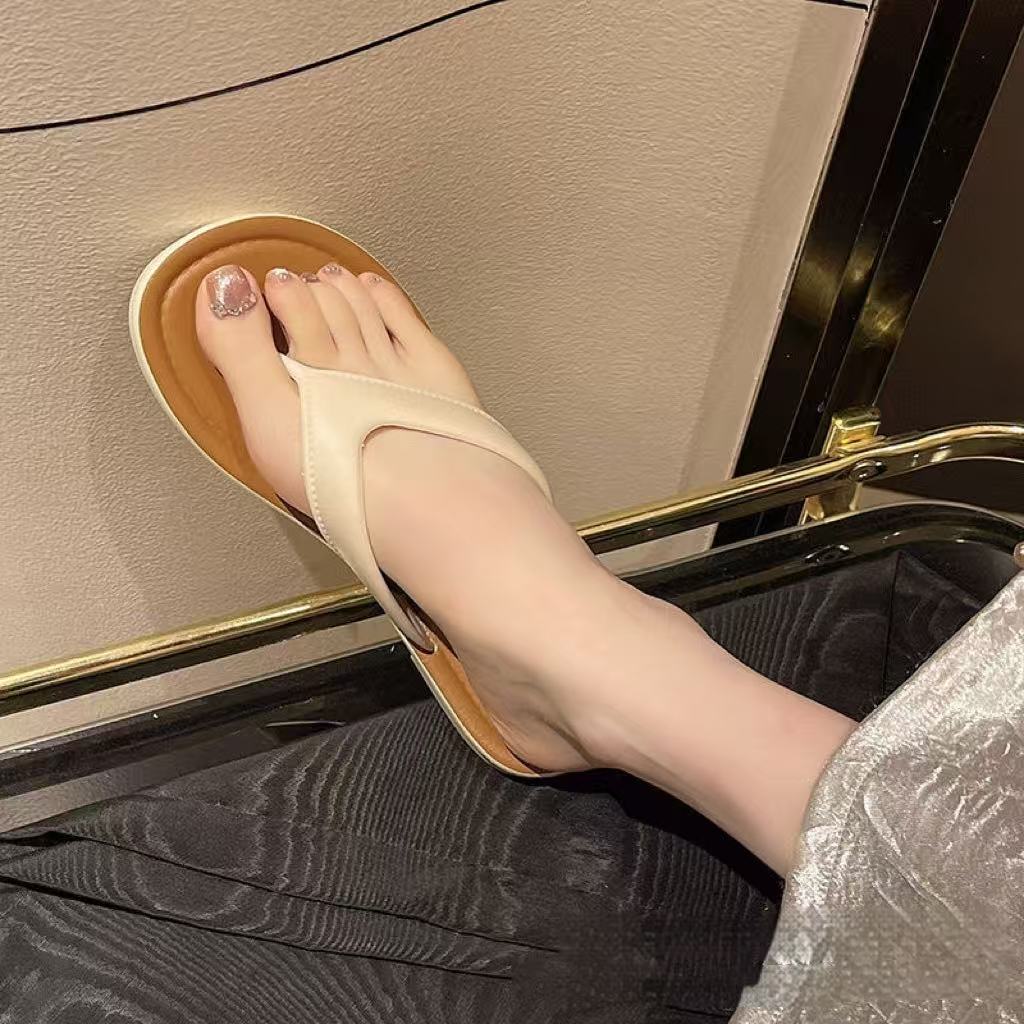 Womens StylishVersatile Flip-flops For Outdoor Wear