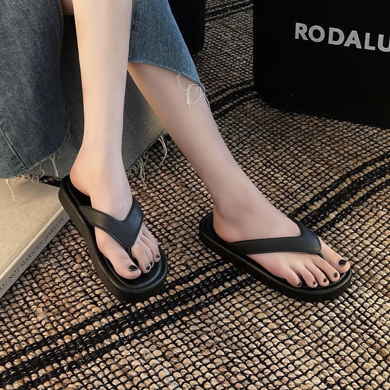 Womens StylishVersatile Flip-flops For Outdoor Wear