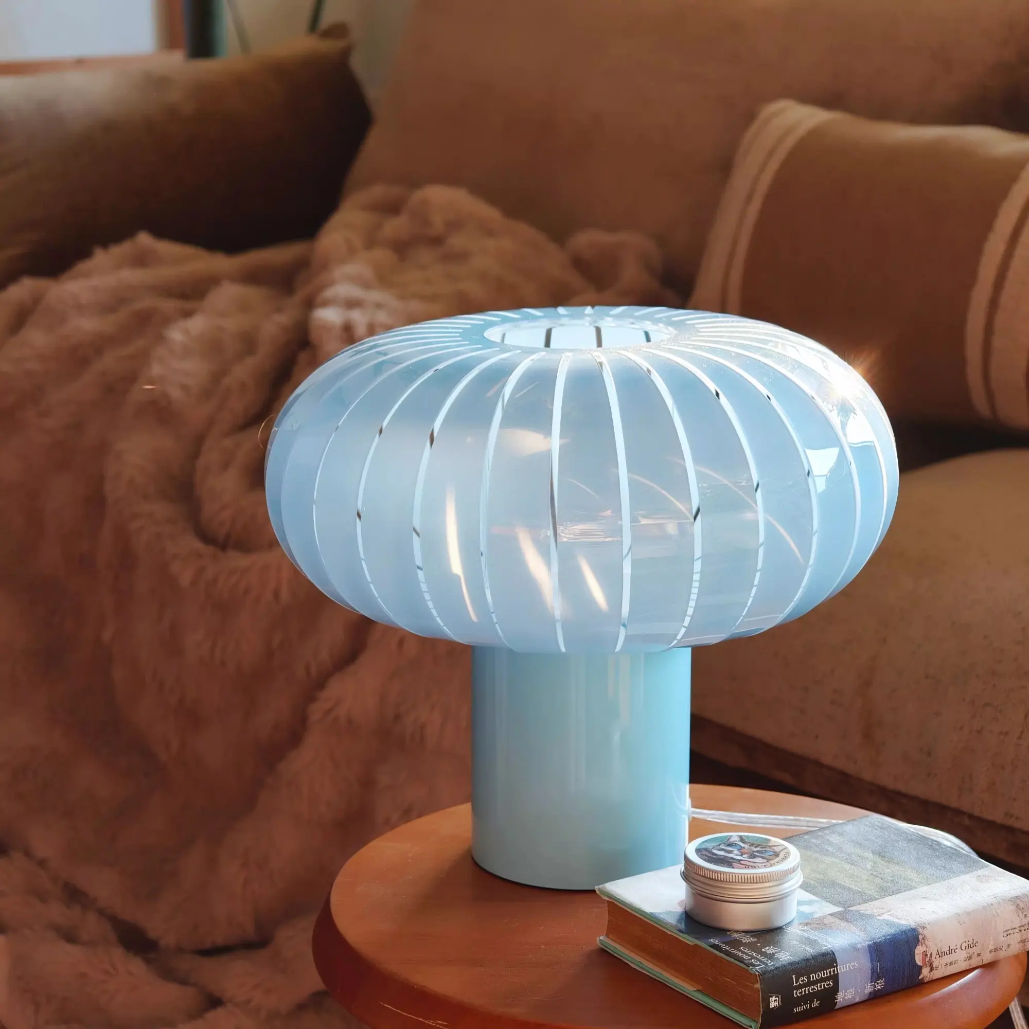 Dopamine-decorated Hollow-out Mushroom Table Lamp