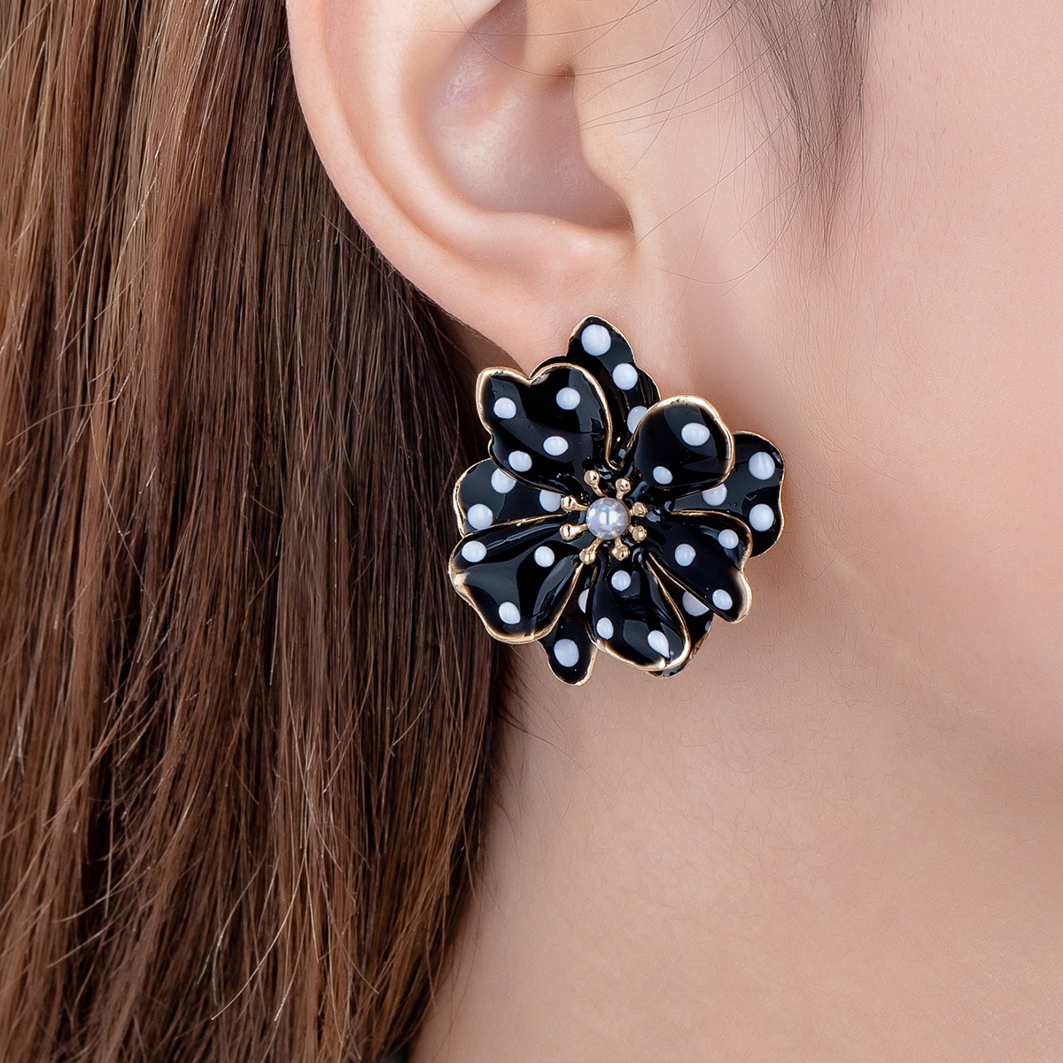 French-style Retro Black And White Polka-Dot Flower Earrings