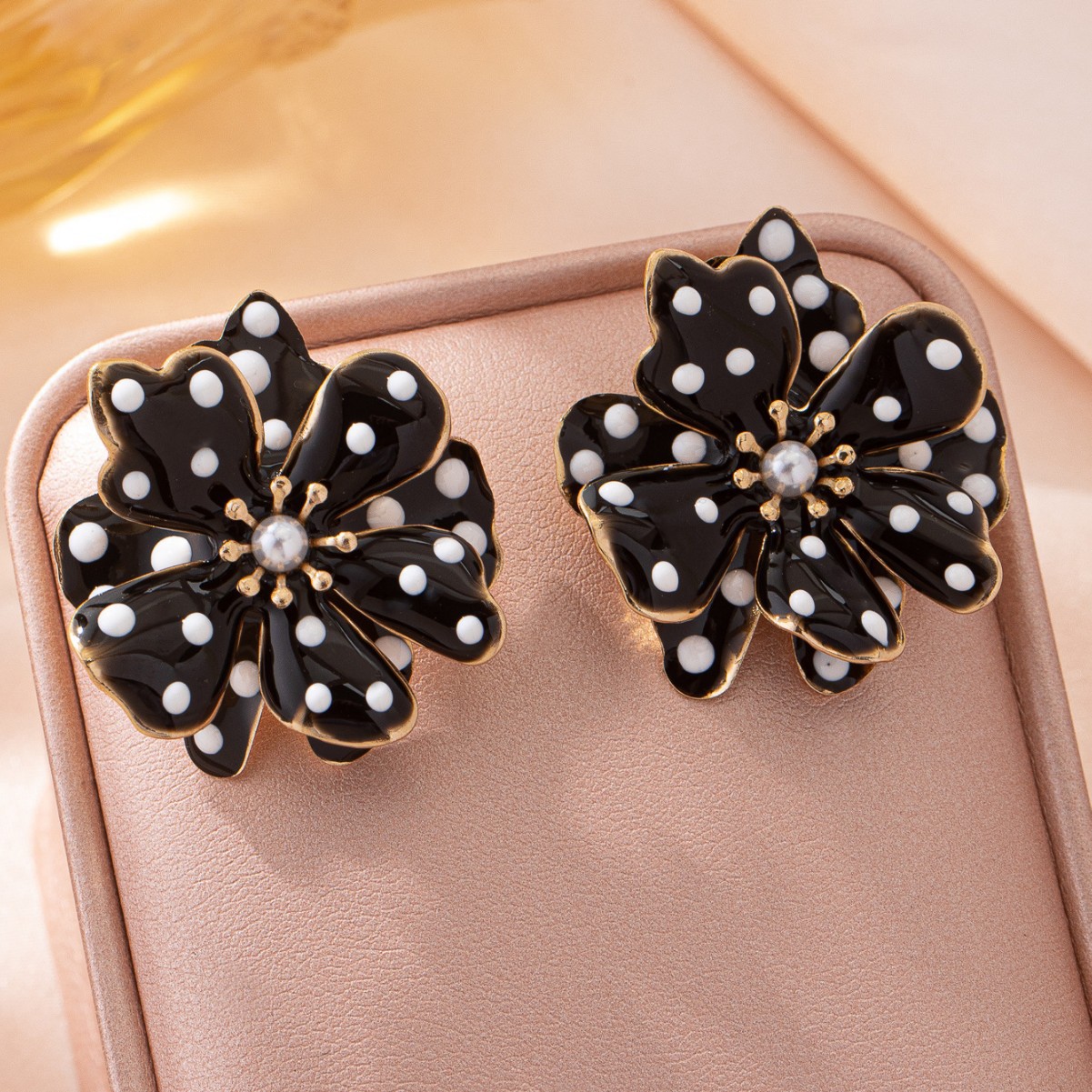 French-style Retro Black And White Polka-Dot Flower Earrings
