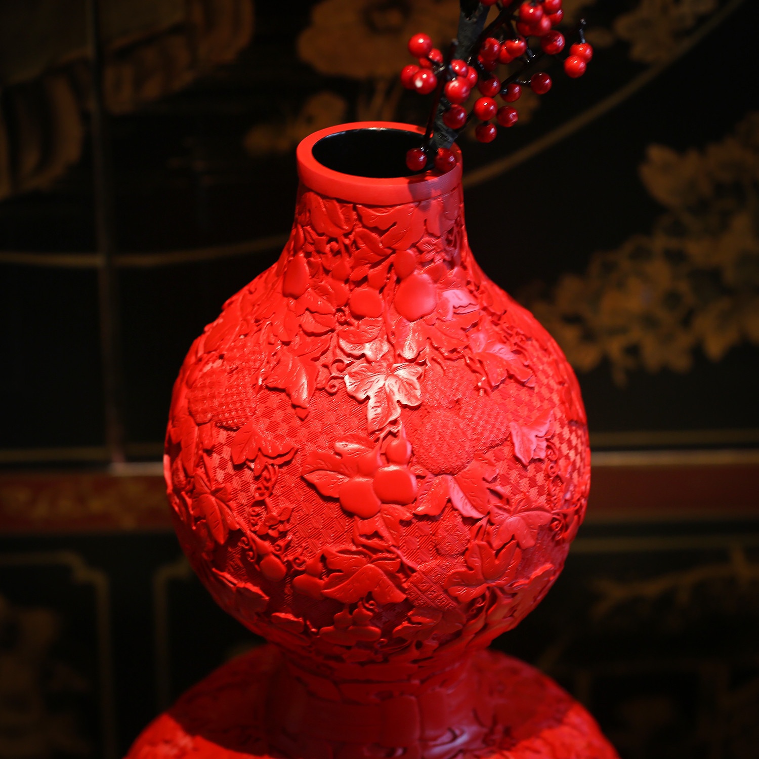 Intangible Cultural Heritage Treasure  Red Lacquer Reproduction Gourd Vase