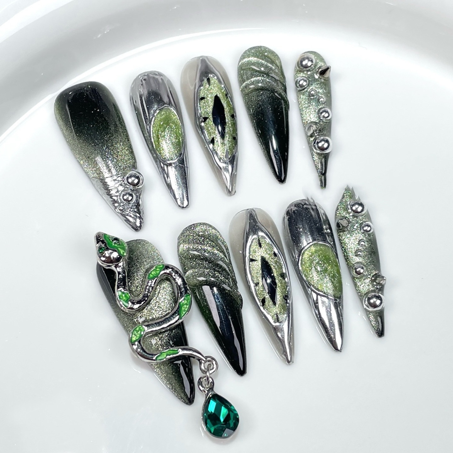 Cross-border European And American Dark-style Serpent House Nail Art