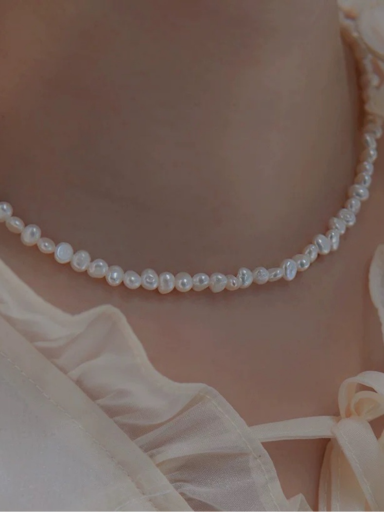 Bright Light Natural Baroque Mini Womens Clavicle Chain Simple Necklace