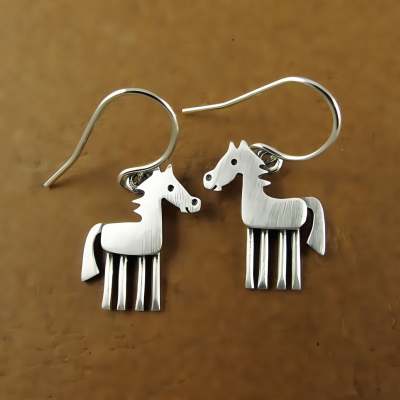 Retro Small Animal-Shaped Pendant Earrings
