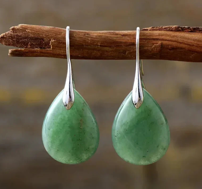 High-quality Natural Stone Powder Crystal Pendant Earrings