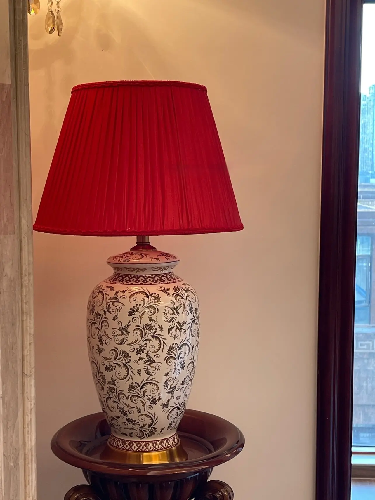 Retro-designed Patterned Ceramic Table Lamp