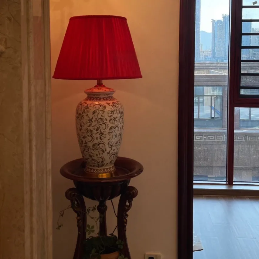 Retro-designed Patterned Ceramic Table Lamp