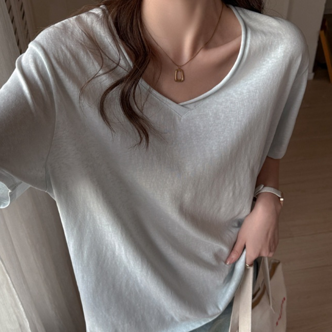 Women's Minimalist Loose-fit V-neck Top
