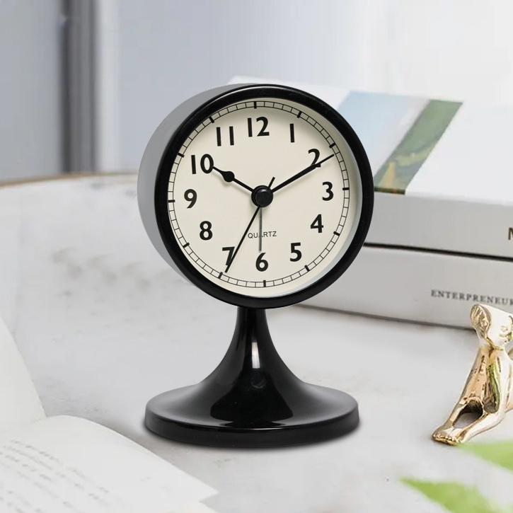 Nordic-style Metal Childrens Alarm Clock Retro-inspired Silent Table