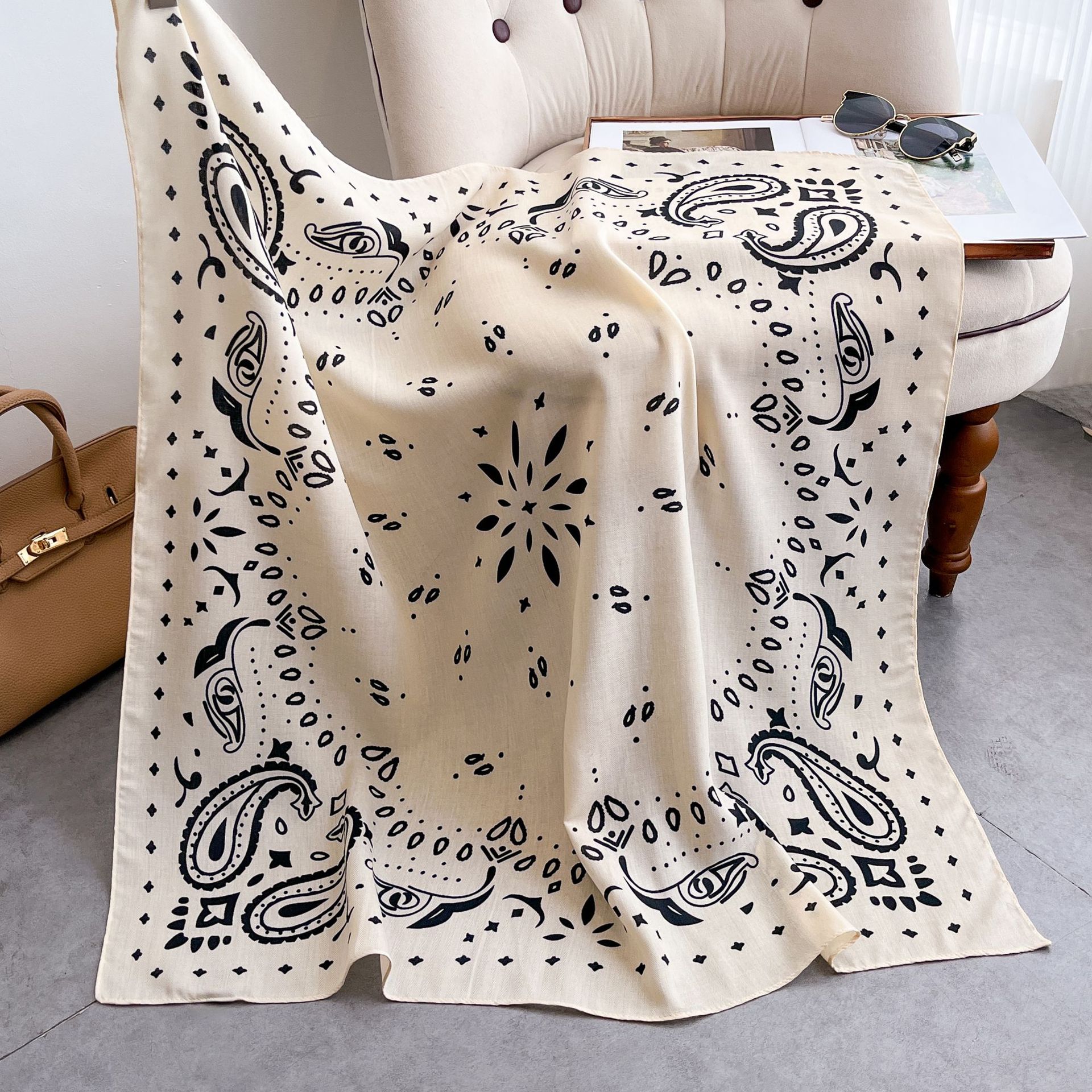 Female Creative Versatile Print Velvet Square Scarf